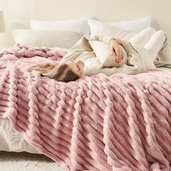Super Soft Throw Blanket Pink